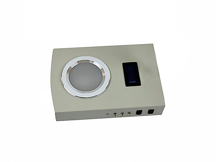 我公司生產(chǎn)的菌落計(jì)數(shù)器是一種數(shù)字顯示式自動(dòng)細(xì)菌檢驗(yàn)儀器。由計(jì)數(shù)器、探筆、計(jì)數(shù)池等部分組成，計(jì)數(shù)器采用CMOS集成電路精心設(shè)計(jì)，LED數(shù)碼管顯示，字高13mm，清晰明亮，配合探筆，計(jì)數(shù)靈敏準(zhǔn)確。菌落對(duì)比清楚。便于觀(guān)察。